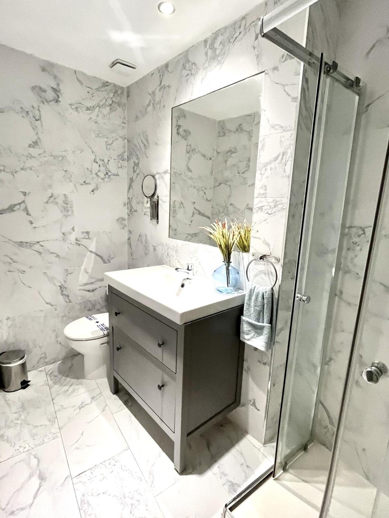 Dplace To Be - Exclusive Apartments In Historic Center Madrid Room photo